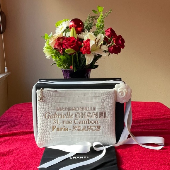 ⭐️CHANEL O - CASE - POUCH ⭐️ - Picture 2 of 16